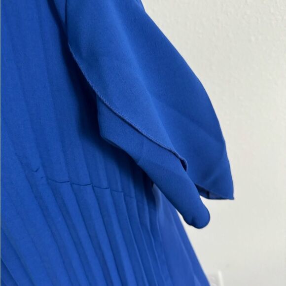 Elegant Blue Pleated Dress - Picture 4 of 7
